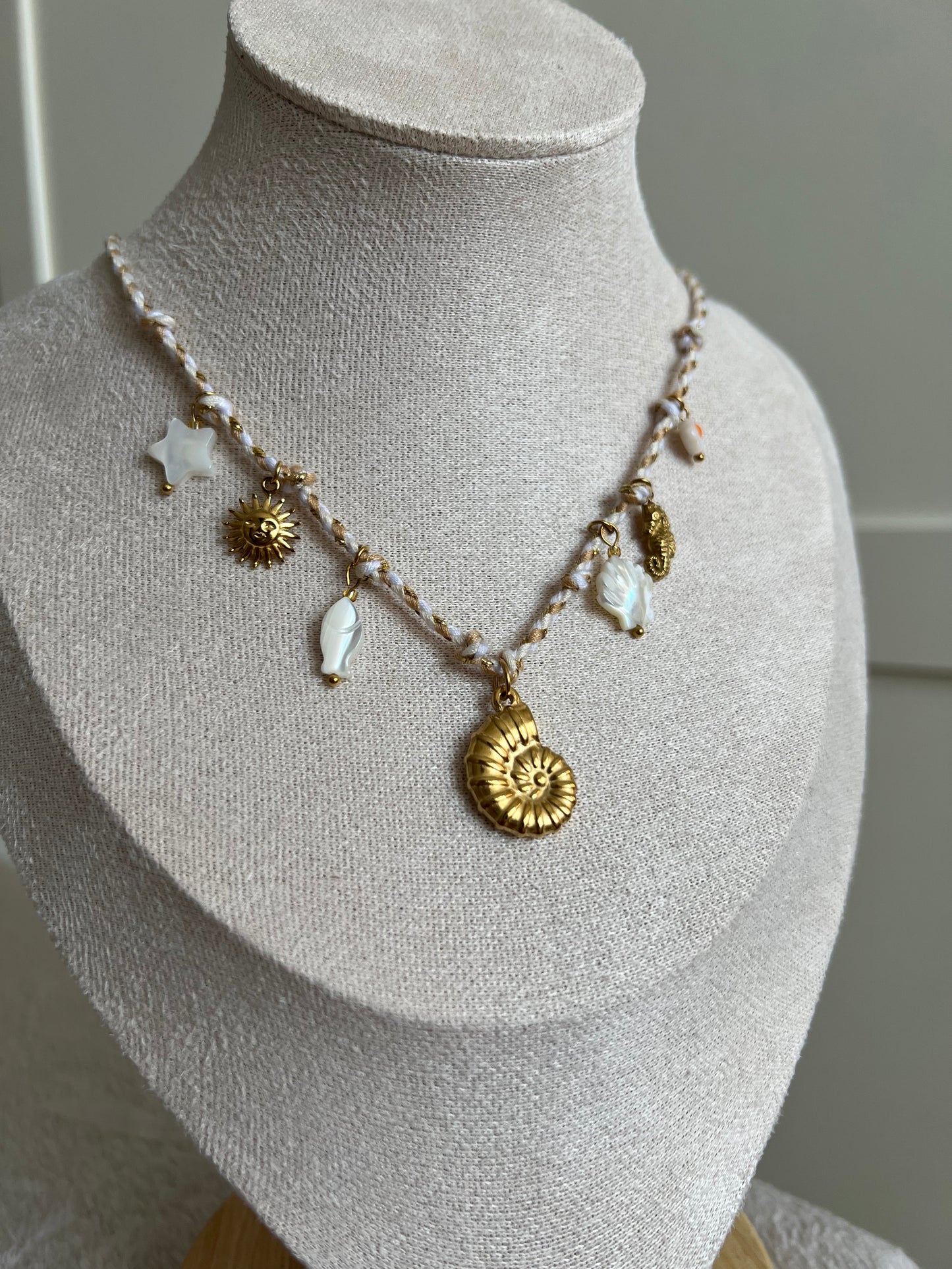 Collier Capri