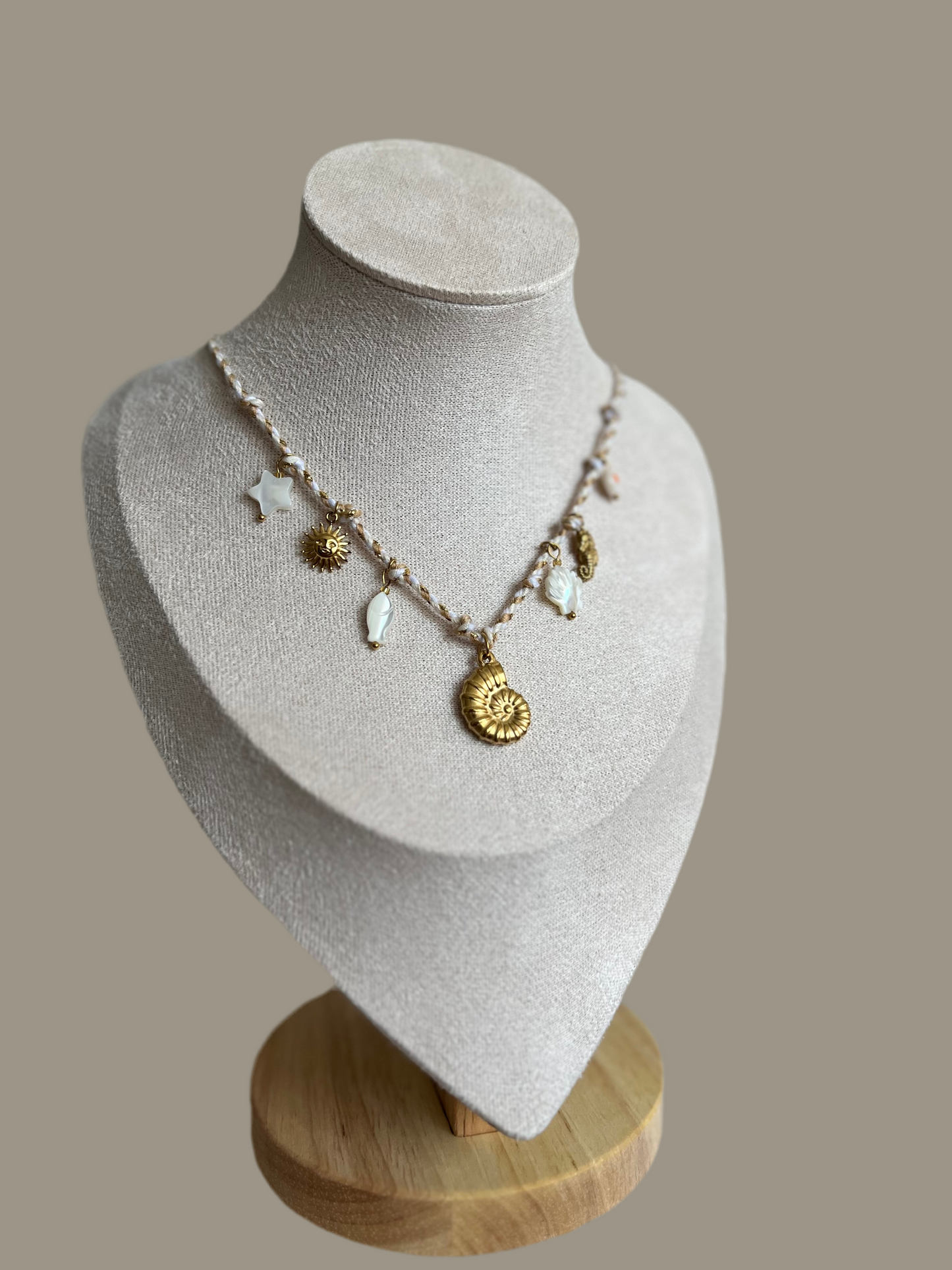Collier Capri